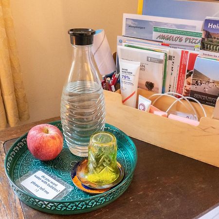 Zimmer In Kuenstlerwohnung Stuttgart Bagian luar foto