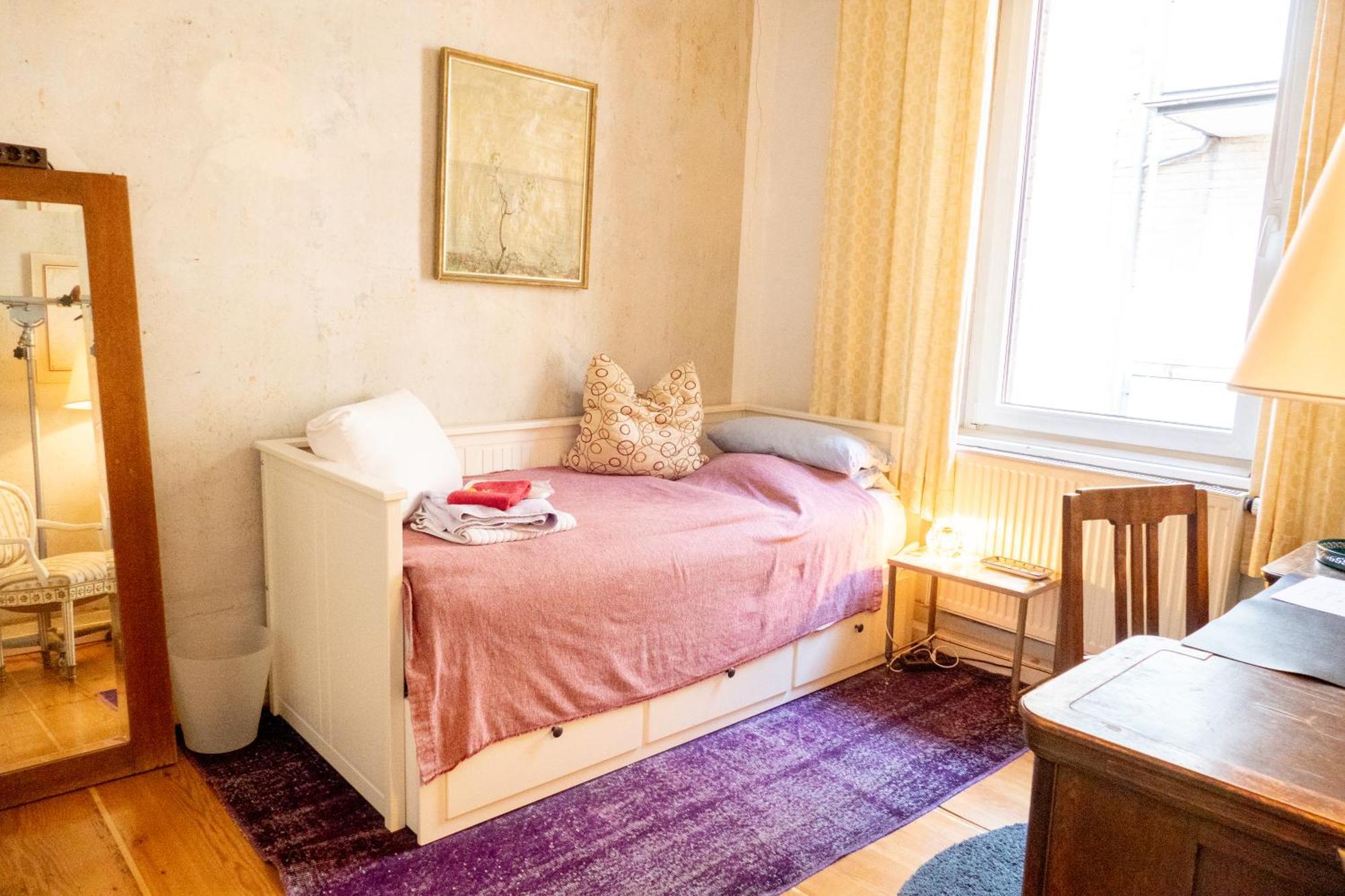 Zimmer In Kuenstlerwohnung Stuttgart Bagian luar foto