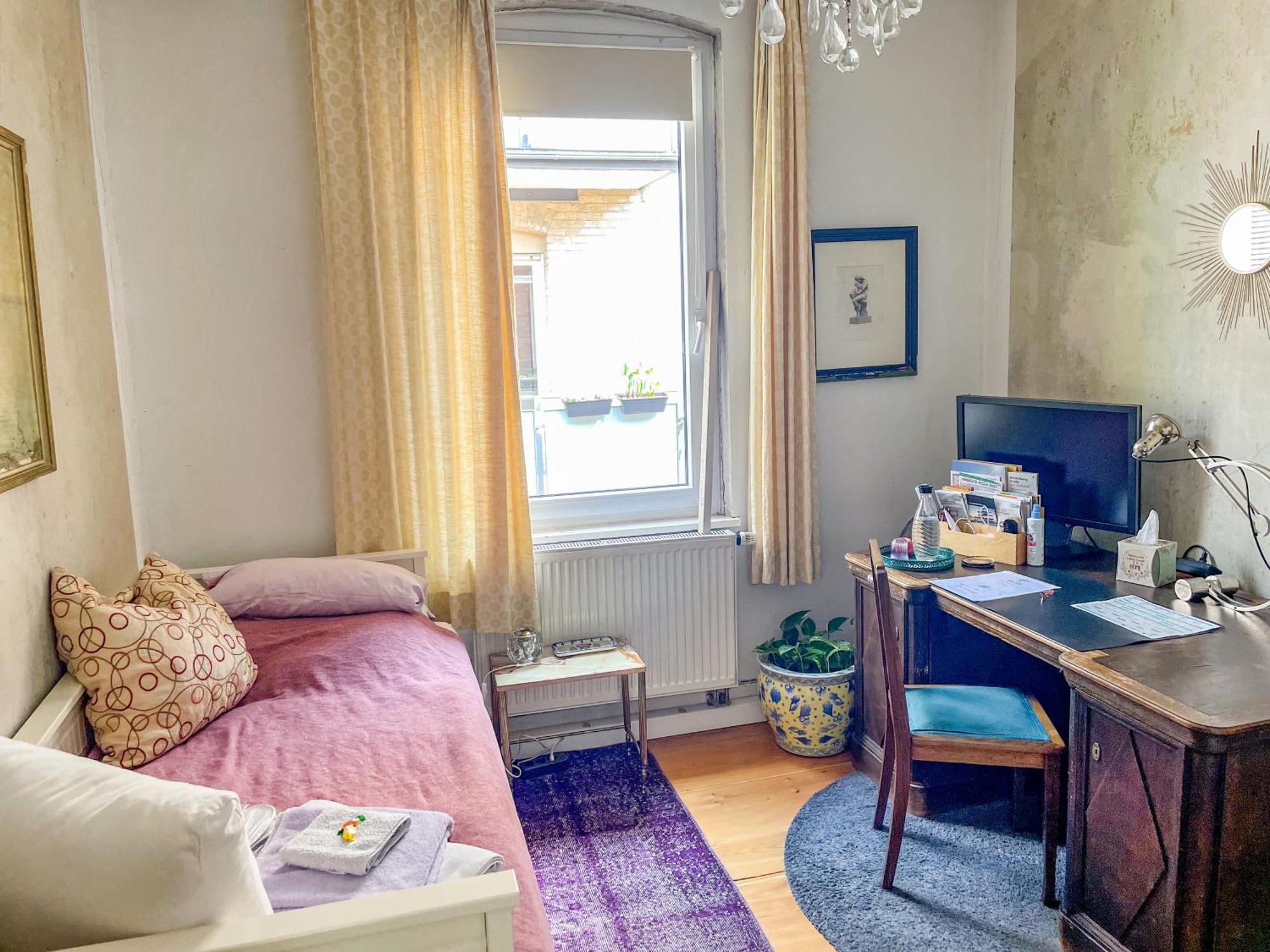 Zimmer In Kuenstlerwohnung Stuttgart Bagian luar foto