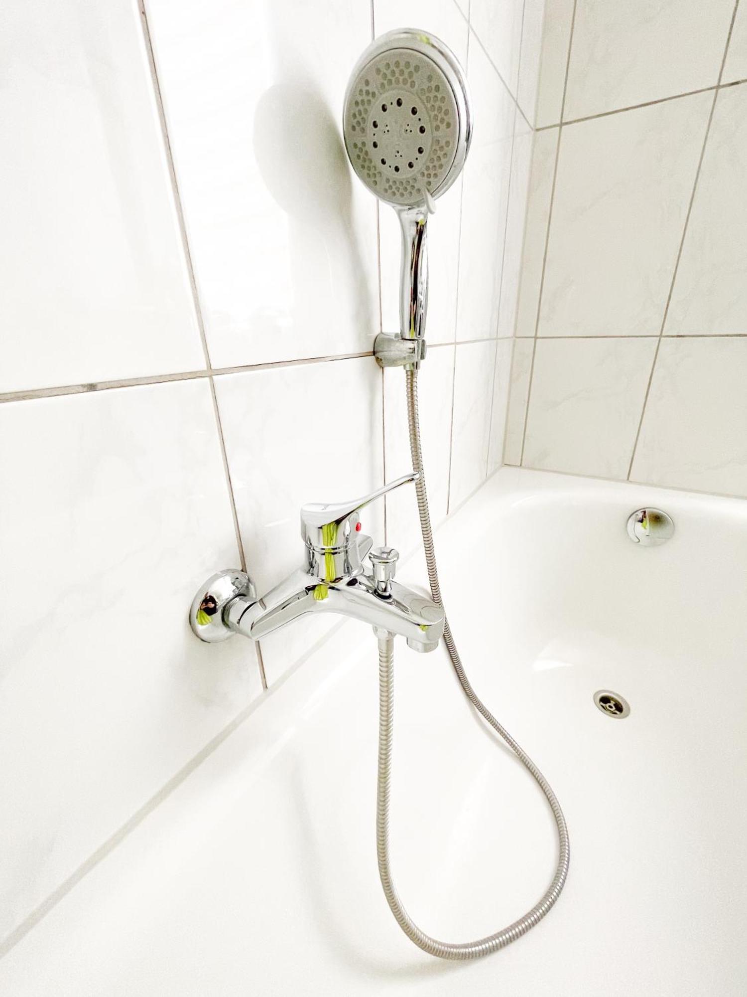 Zimmer In Kuenstlerwohnung Stuttgart Bagian luar foto